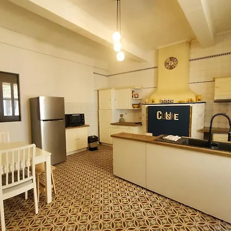 Via Domitia Spacieuse Maison 5 בית נופש *