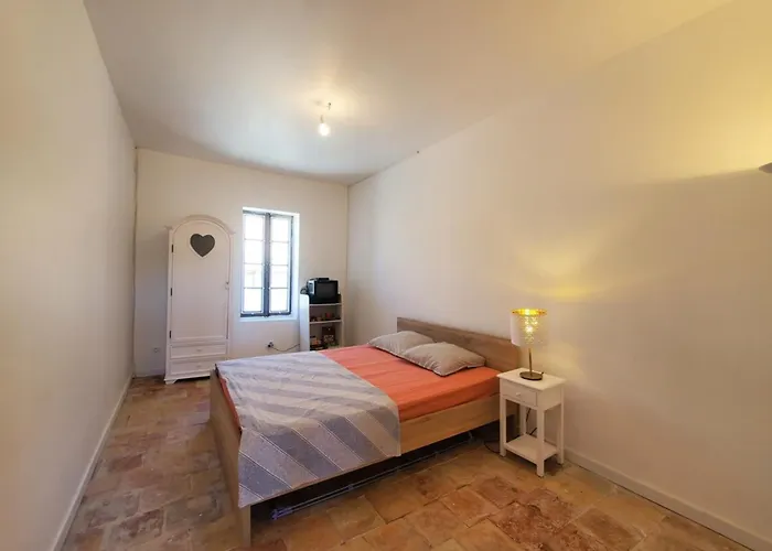 Via Domitia Spacieuse Maison 5 בית נופש